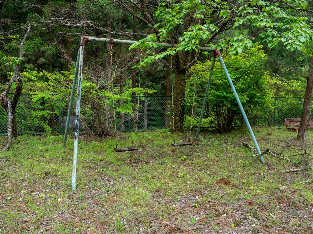 滝ヶ原分校跡 遊具
