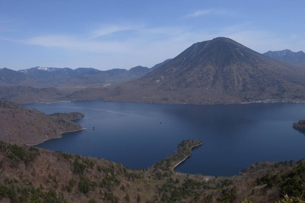 半月山から見る男体山と中禅寺湖