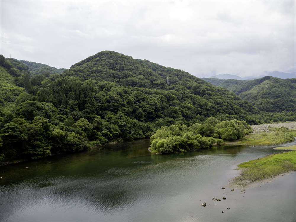青柳大橋から望むヘヅリ沢方面