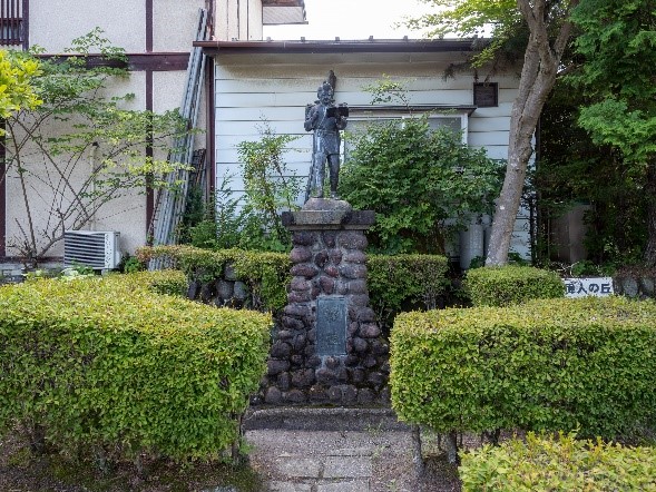 今市第二小学校の二宮金次郎像