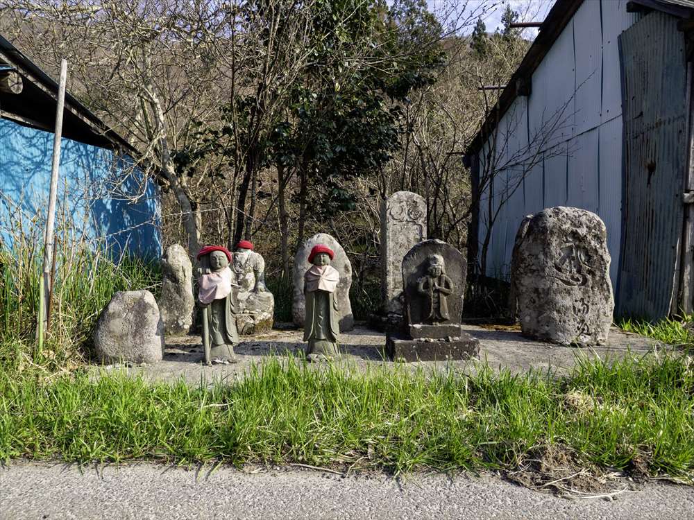 中三依の一里塚