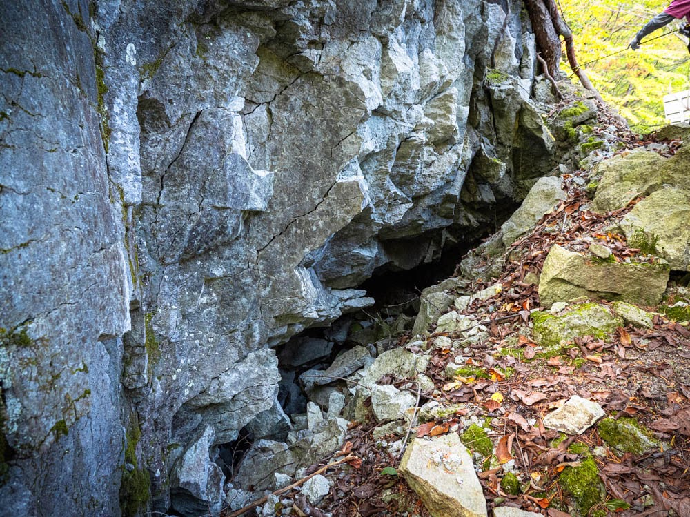 山神坑の入口