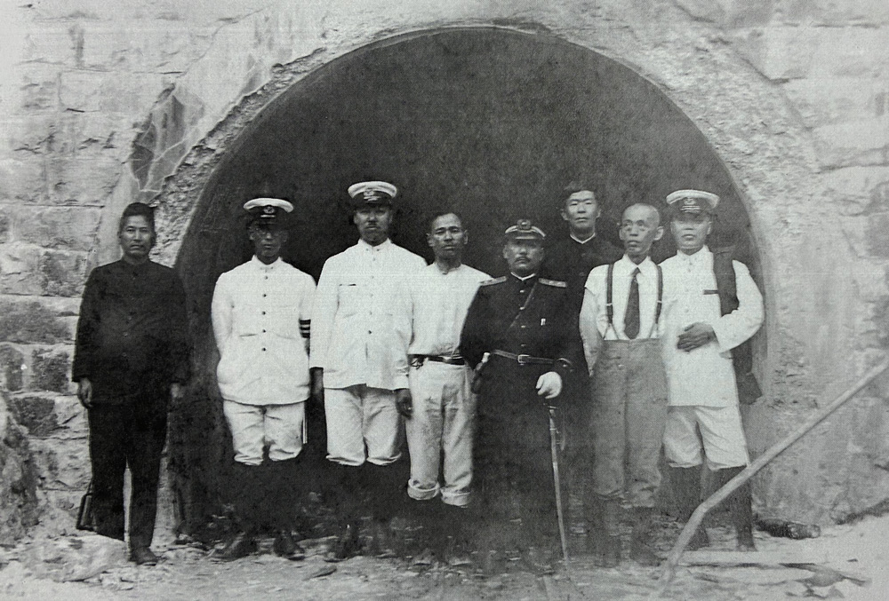 西澤金山の坑道入口