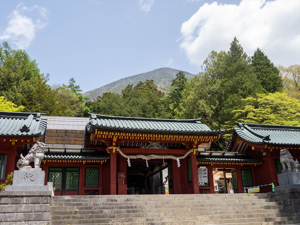 二荒山神社中宮祠と男体山
